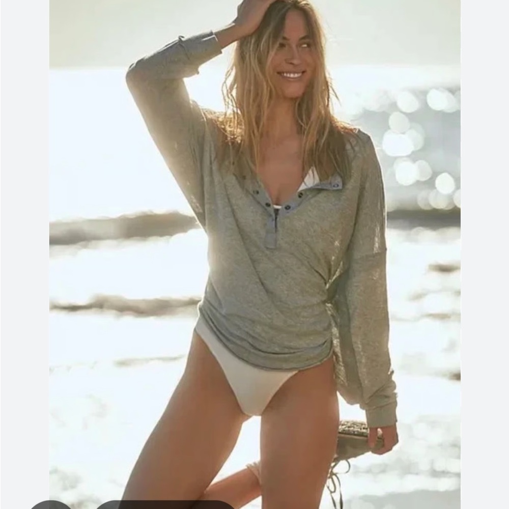 Free people Fp movement one up long sleeve grey xs Henley workout top